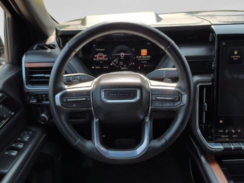 Used 2025 GMC Yukon XL Denali AWD/4WD image 11