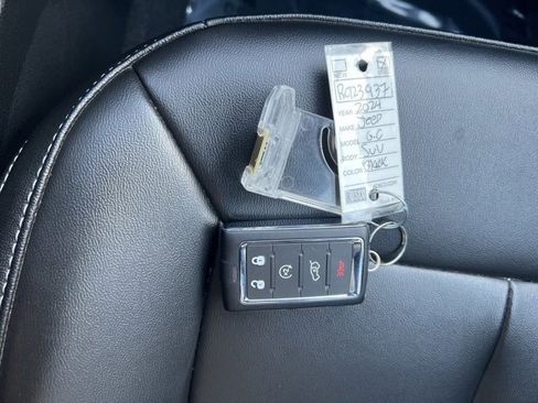 Used 2024 Jeep Grand Cherokee Limited image 39