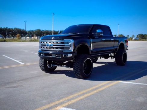 Used 2024 Ford F250 Platinum w/ FX4 Off-Road Package AWD/4WD image 19