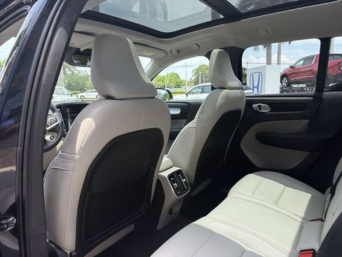 Used 2020 Volvo XC40 T5 Momentum w/ Protection Package Premier AWD/4WD image 21