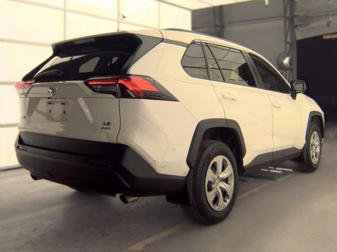 Used 2019 Toyota RAV4 LE AWD/4WD image 6