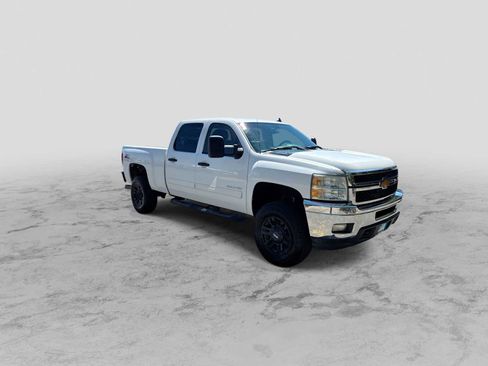 Used 2014 Chevrolet Silverado 2500 LT w/ Interior Plus Package AWD/4WD image 1