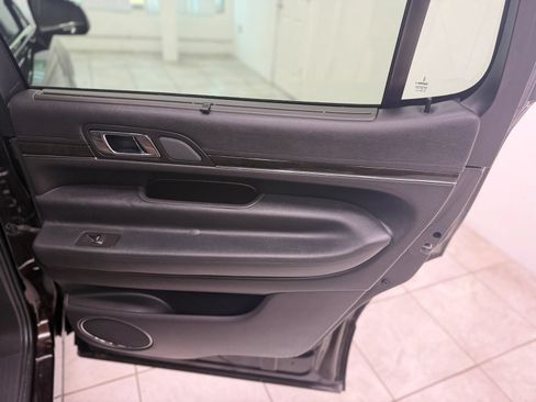 Used 2013 Lincoln MKT AWD image 19