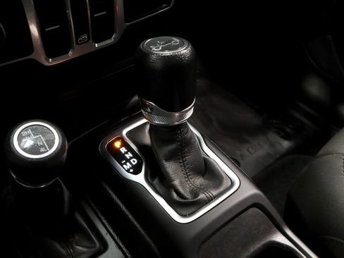 Used 2018 Jeep Wrangler Unlimited Sport S image 32