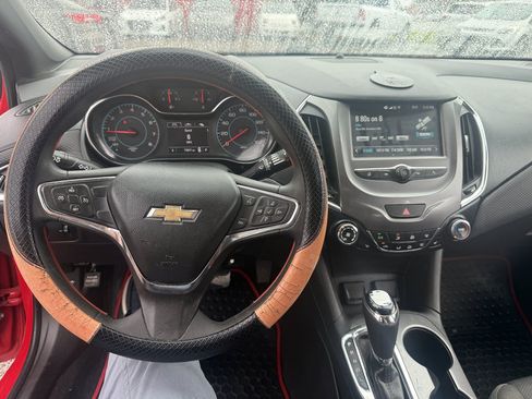 Used 2018 Chevrolet Cruze LT w/ Convenience Package FWD image 12