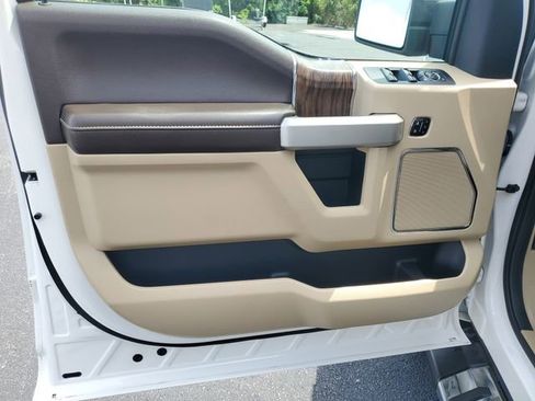 Used 2019 Ford F150 Lariat w/ Equipment Group 502A Luxury AWD/4WD image 19