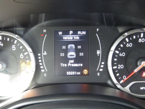 Used 2017 Jeep Renegade Latitude w/ Popular Equipment Group AWD/4WD image 20