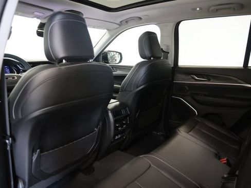 Used 2023 Jeep Grand Cherokee 4WD 4xe image 39