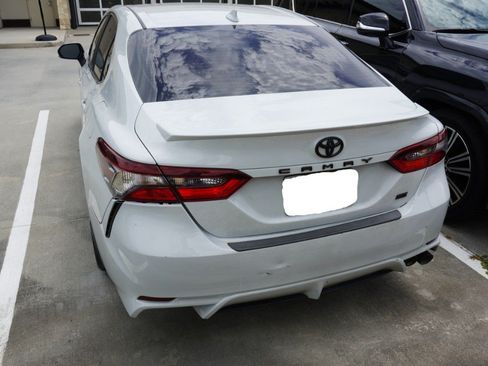 Used 2022 Toyota Camry SE FWD image 7