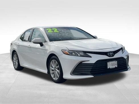 Used 2022 Toyota Camry LE FWD image 3