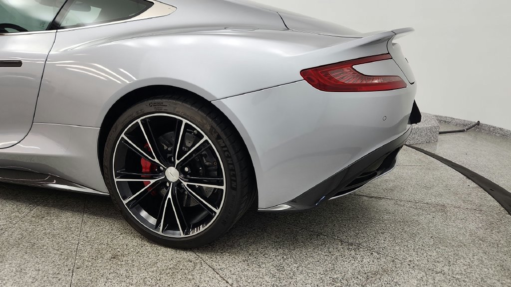 Used 2014 Aston Martin Vanquish Coupe RWD image 52