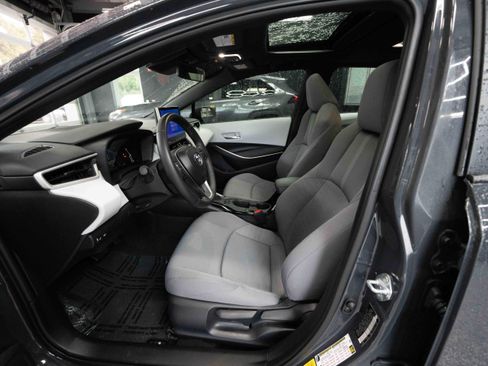 Used 2025 Toyota Corolla SE w/ SE Premium Package image 9