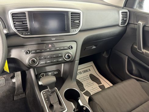 Used 2020 Kia Sportage LX image 4
