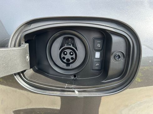 Used 2026 Porsche Cayenne S image 43