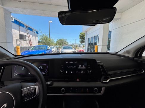 Used 2025 Kia Sportage LX FWD image 33