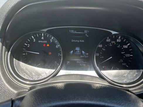 Used 2016 Nissan Rogue SV w/ SV Premium Package AWD/4WD image 17