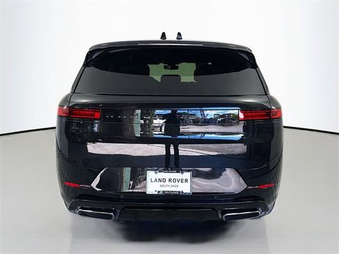 Used 2025 Land Rover Range Rover Sport Dynamic SE image 6