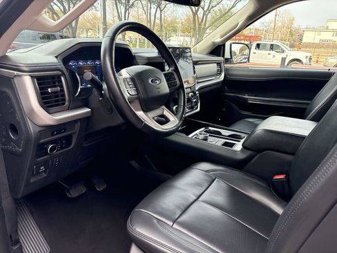 Used 2024 Ford Expedition XLT image 10