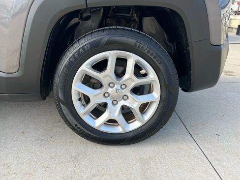 Used 2017 Jeep Renegade Sport w/ Power & Air Group image 66