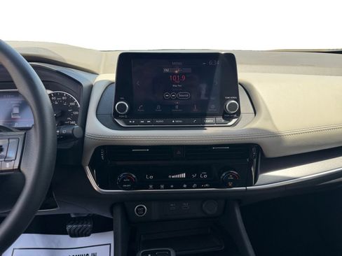 Used 2023 Nissan Rogue SV FWD image 12