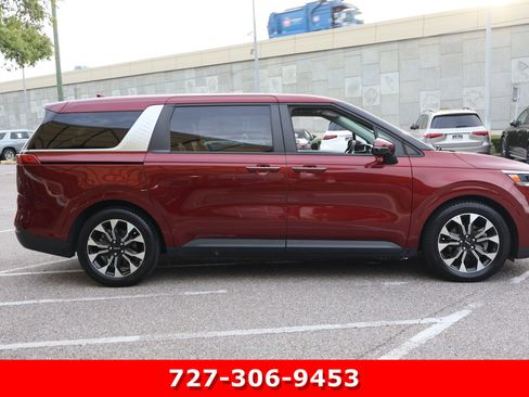 Used 2023 Kia Carnival EX FWD image 10