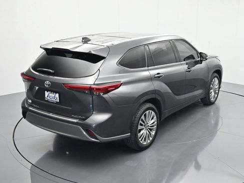 Used 2023 Toyota Highlander Platinum FWD image 34