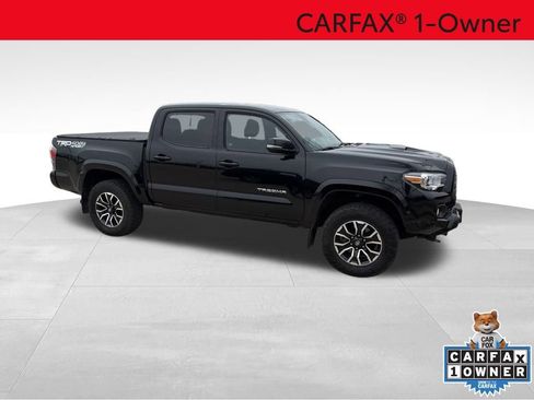 Used 2022 Toyota Tacoma TRD Sport image 2