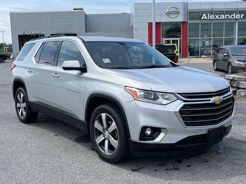 Used 2019 Chevrolet Traverse LT w/ LT Premium Package AWD/4WD image 1