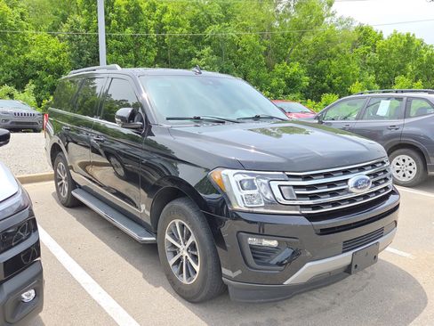 Used 2020 Ford Expedition XLT w/ Equipment Group 202A RWD image 2