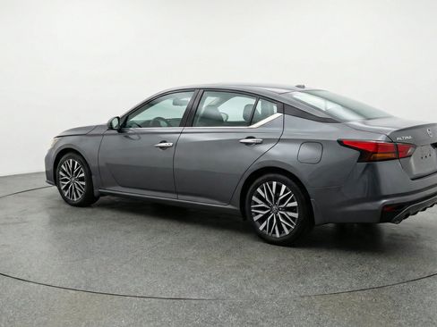 Used 2025 Nissan Altima 2.5 SV FWD image 6