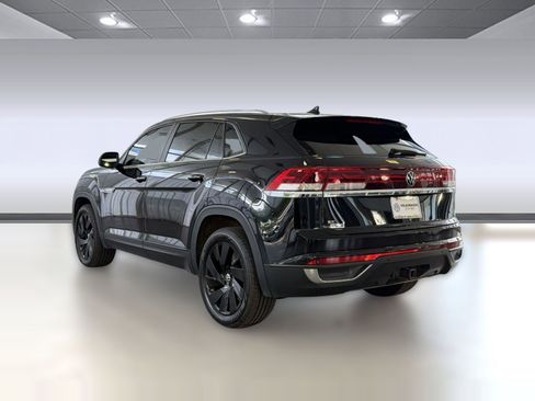 Used 2024 Volkswagen Atlas Cross Sport SE image 3