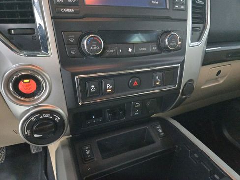 Used 2016 Nissan Titan SV image 24