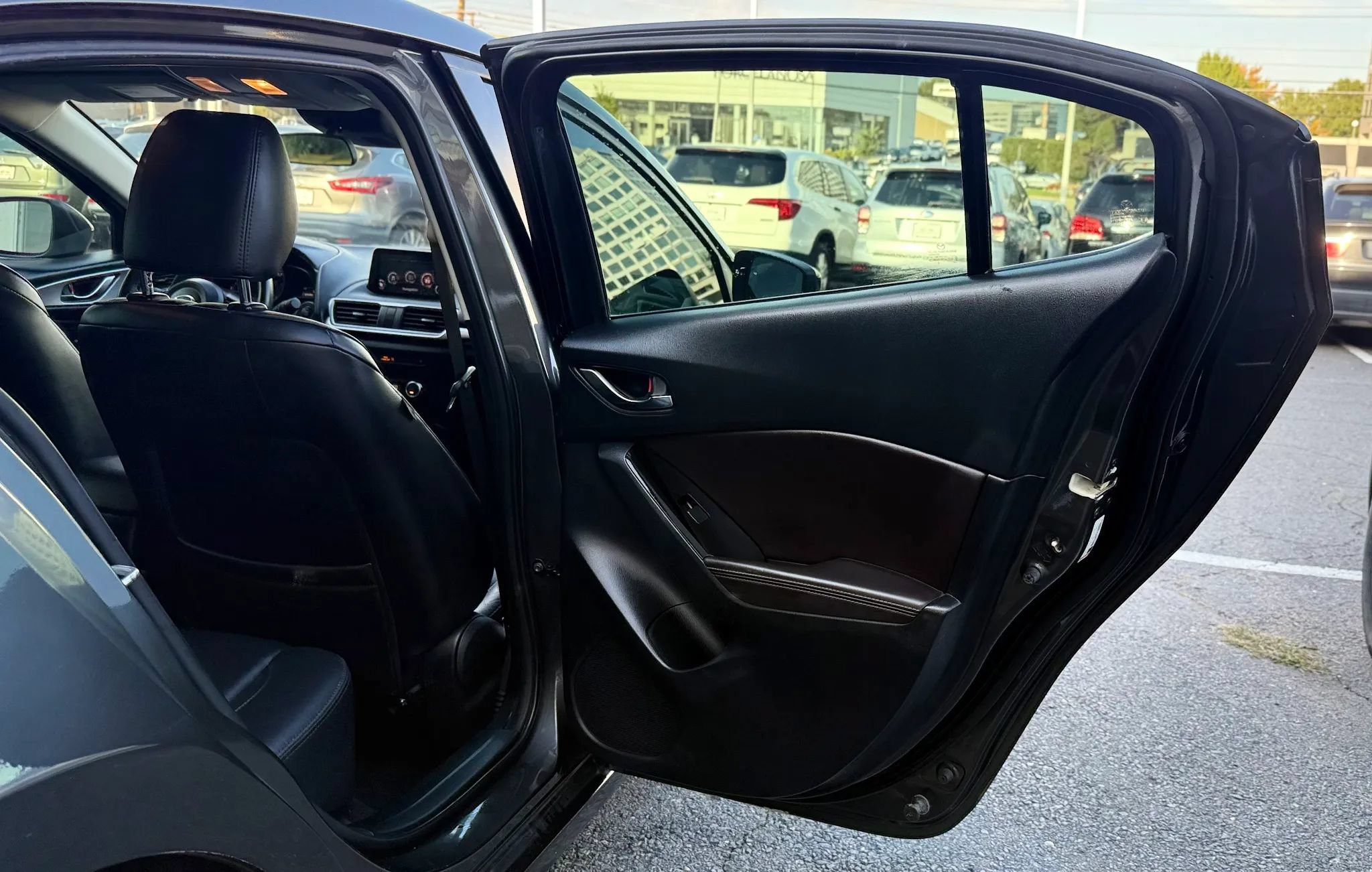 Used 2018 MAZDA MAZDA3 Touring FWD image 29