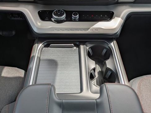 Certified 2025 Ford Expedition Active AWD/4WD image 19