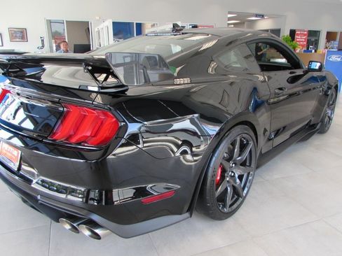 Used 2020 Ford Mustang Shelby GT500 w/ Carbon Fiber Track Pack image 7