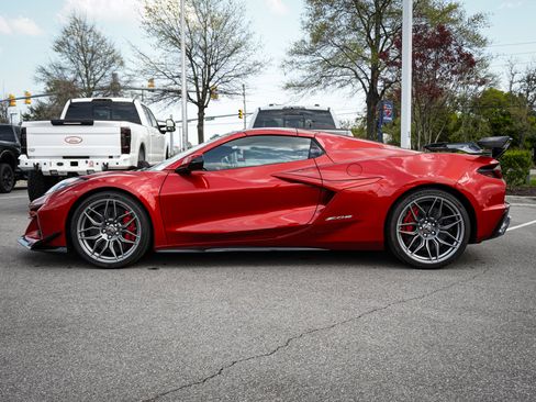 Used 2024 Chevrolet Corvette Z06 w/ Z07 Performance Package image 8