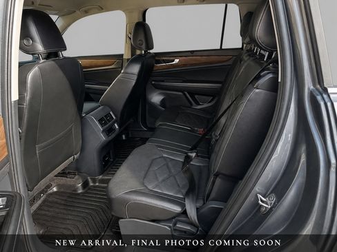 Used 2024 Volkswagen Atlas SE FWD image 7