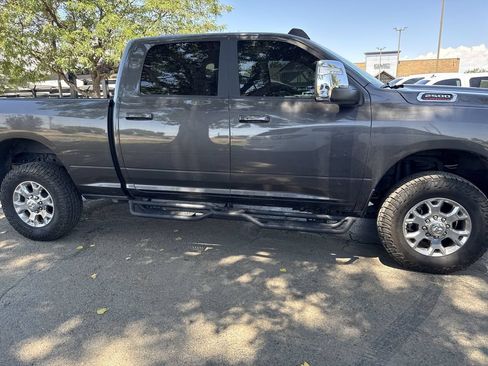 Used 2024 RAM 2500 Laramie AWD/4WD image 4