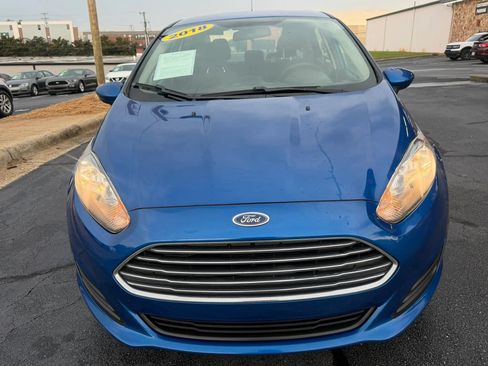 Used 2018 Ford Fiesta SE FWD image 2