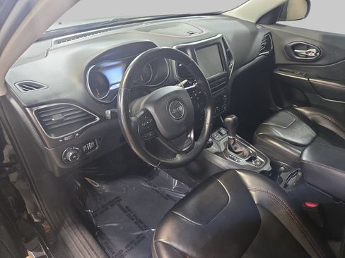 Used 2019 Jeep Cherokee Trailhawk w/ Cold Weather Group AWD/4WD image 19