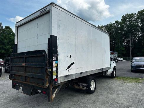 Used 2018 Ford E-350 and Econoline 350 Super Duty image 36