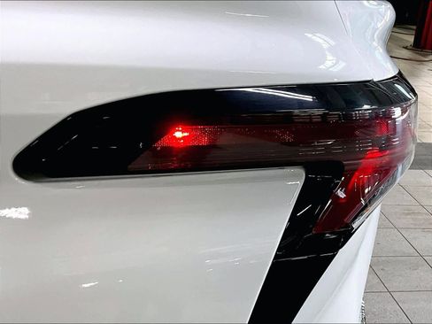 Used 2025 Toyota Sienna LE image 34