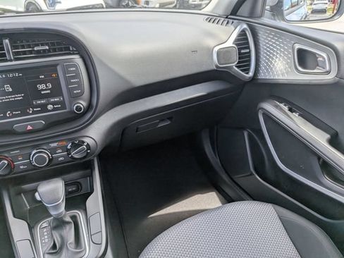 Certified 2025 Kia Soul LX w/ LX Technology Package FWD image 16