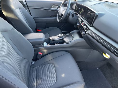 New 2026 Kia Sportage LX image 9