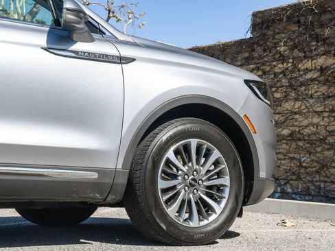 Used 2021 Lincoln Nautilus FWD w/ Equipment Group 101A image 8