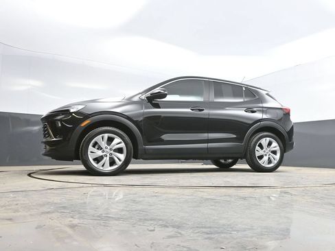 Used 2025 Buick Encore GX Preferred AWD/4WD image 30