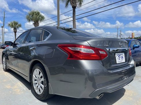 Used 2017 Nissan Altima 2.5 S w/ Power Driver Seat Package FWD image 4
