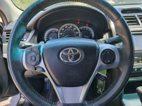 Used 2014 Toyota Camry SE FWD image 25