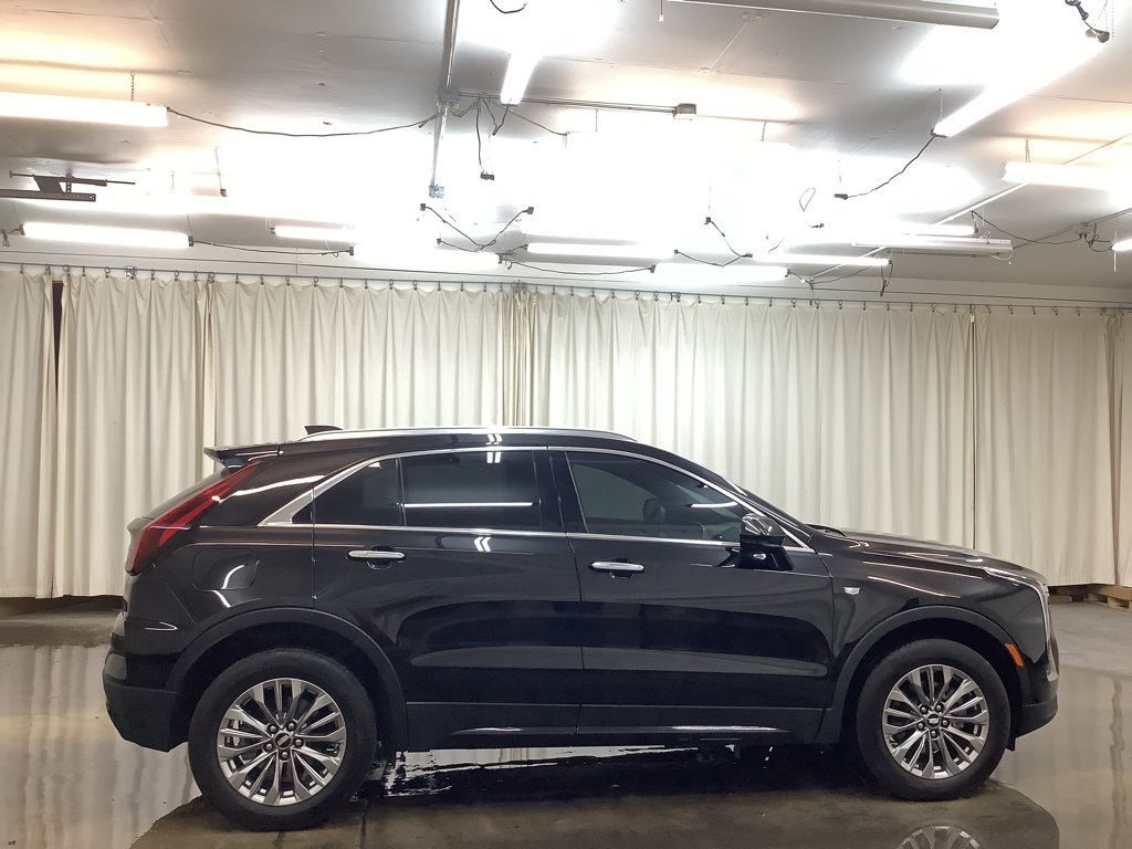 Used 2025 Cadillac XT4 Premium Luxury AWD/4WD image 4