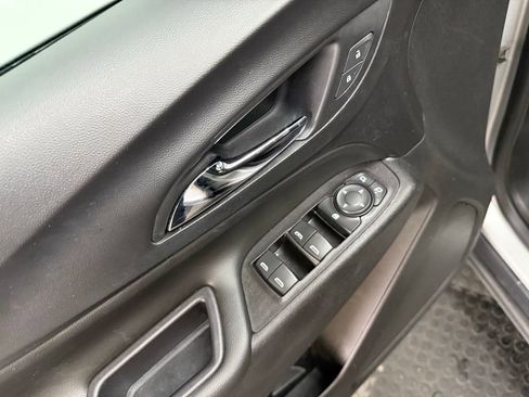 Used 2019 Chevrolet Equinox LT image 18